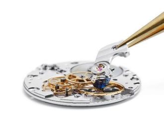 JuwelierJasper-ÜberUns-Uhrmacher-474x342px-1.2